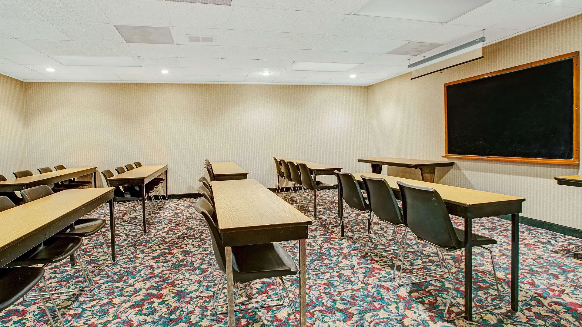 Days Inn By Wyndham Parsippany Hotel